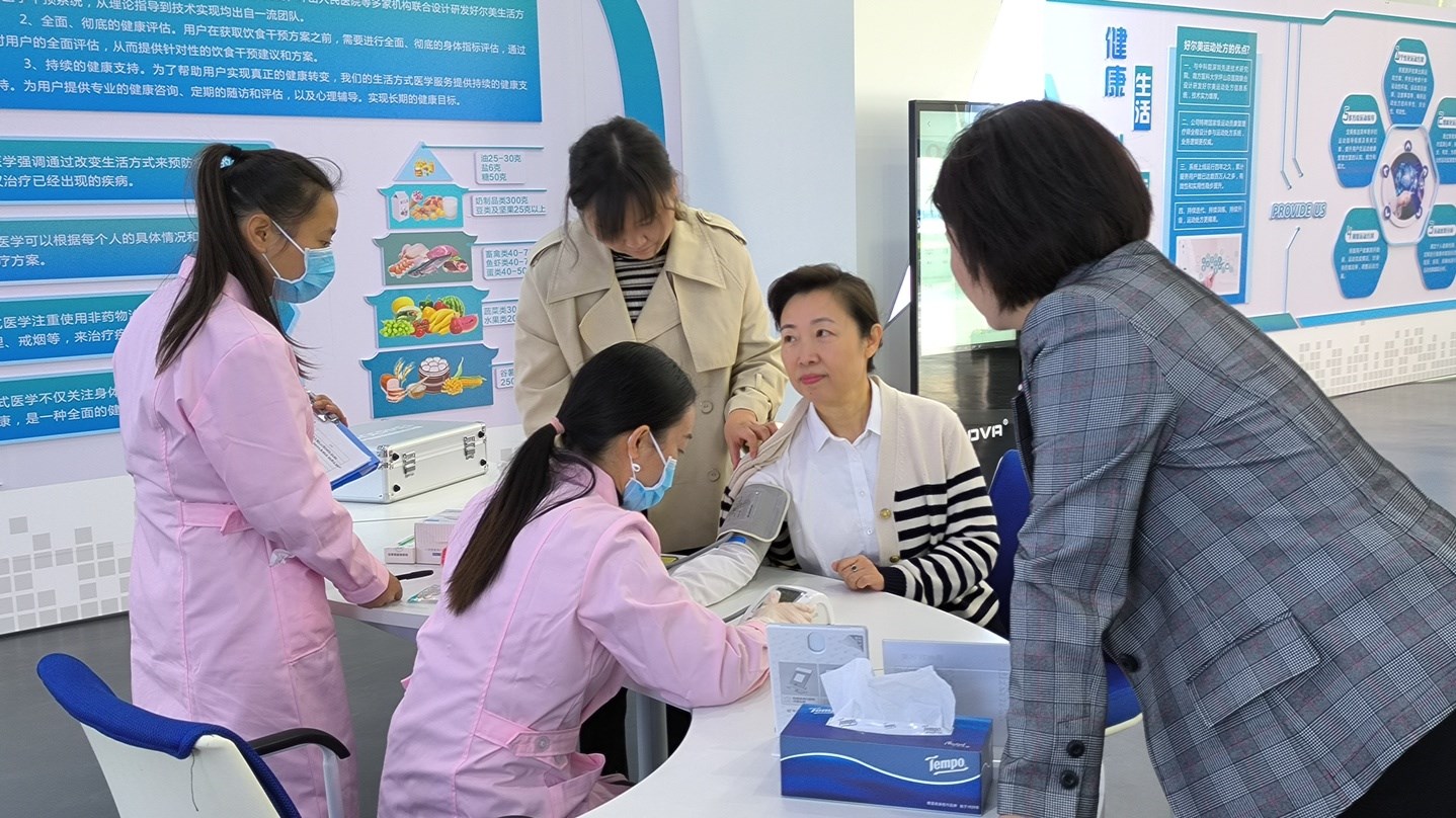 2023年10月20日，市政協(xié)主席劉彤到公司調(diào)研